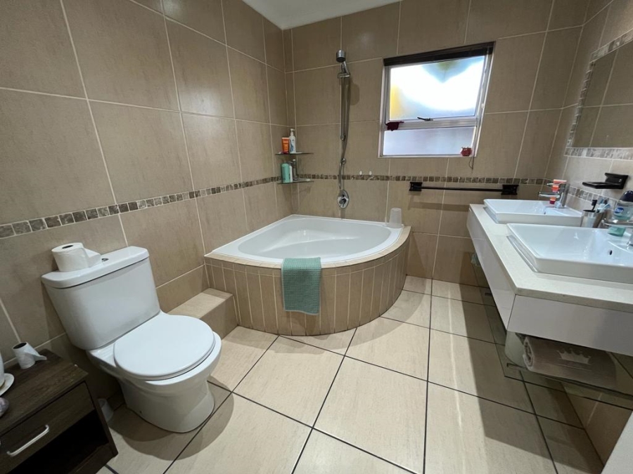 To Let 5 Bedroom Property for Rent in Richwood Western Cape
